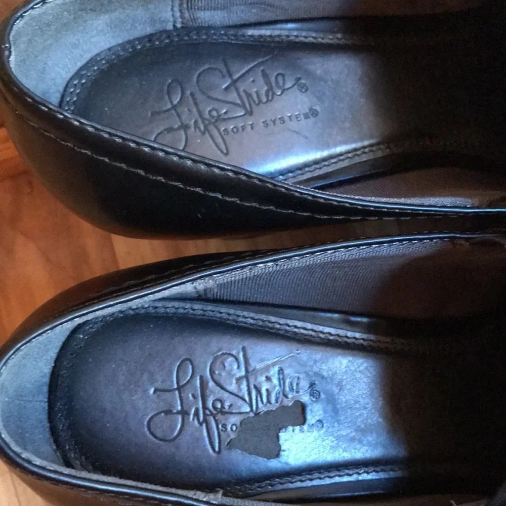 Life Stride Soft Systems black slip on buckle vegan 2.5” heel shootie shoes EUC
